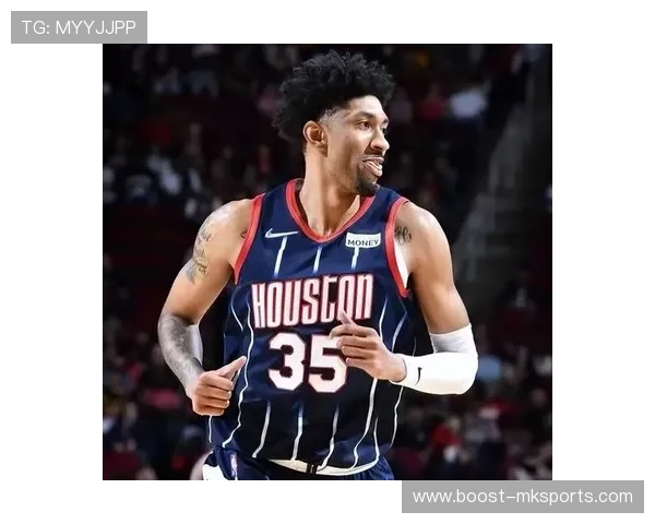 伍德三分命中率飙升,中锋位置迎来新突破 伍德三分命中率飙升,中锋位置迎来新突破